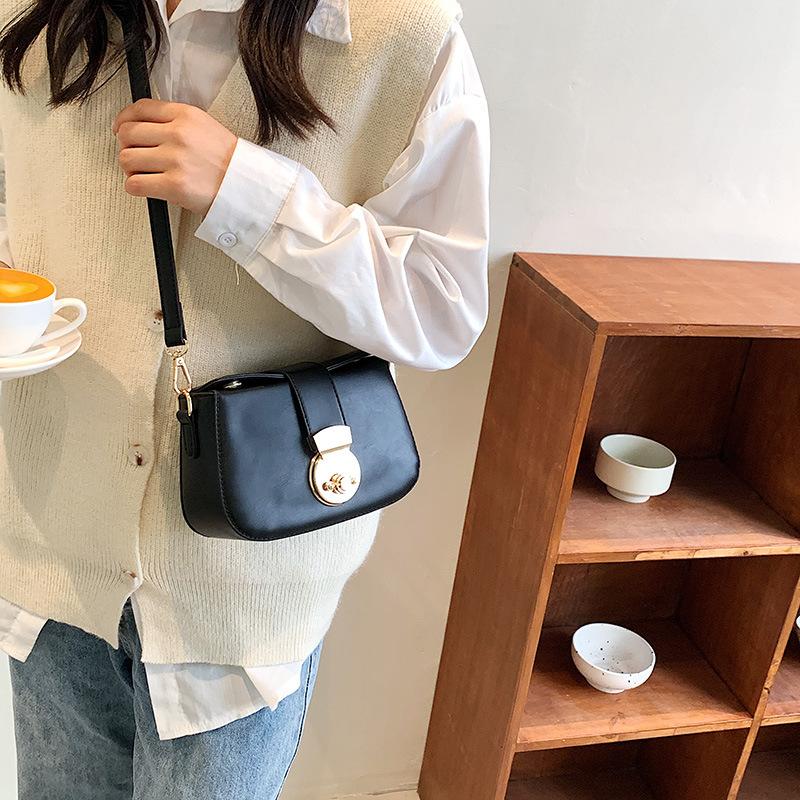 Популярная в этом году женская сумка 2025 новая весенне-летняя супер огненная текстурная маленькая квадратная сумка универсальная на плечо сумка-мессенджер