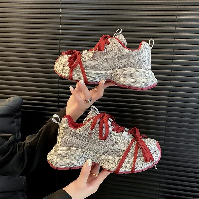 Мода 2024 года, женская вулканизированная обувь, украшенная звездными стразами, уличные туфли на толстой подошве для пап, увеличивающие повседневную спортивную обувь для женщин