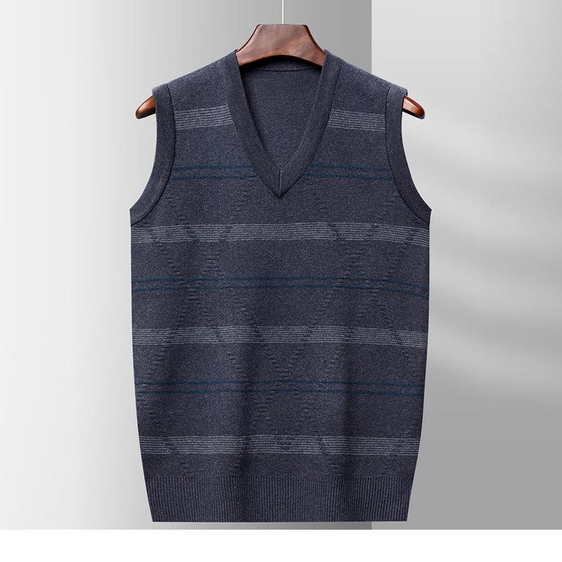 Повседневный трикотажный жилет с V-образным вырезом для мужчин среднего и пожилого возраста, свободного кроя, теплый, в широкую полоску, новинка осени и зимы