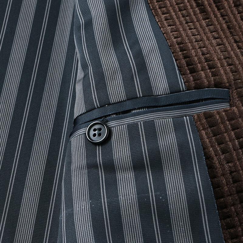 Мужской бархатный блейзер в стиле business casual