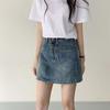 Юбка винтажная короткая, молодежная, стройнящая, А-силуэт, повседневные карманы, разрез, облегающая, до середины тела, ультракороткая юбка, женская летняя модная джинсовая короткая юбка
