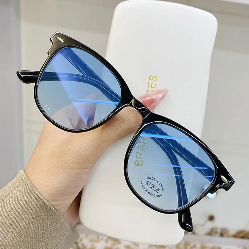 Outdoor Photochromic Eyeglasses Classic Vintage Retro Color Changing Oval Framed Sun Eyeglasses Unisex Design for Women Men Sun Shade Anti-UV Eyewear
