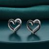 Серьги-гвоздики в форме сердца с черным камнем