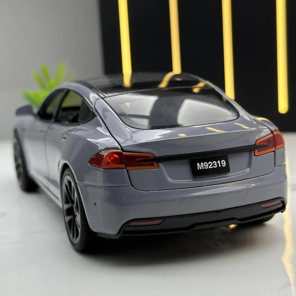 1:24 Миниатюры Tesla Model S Симуляция Сплав Металл Литье под Давлением Модель Автомобиля Звук и Свет Автомобиль Игрушки для Детей Подарки для Парня C270