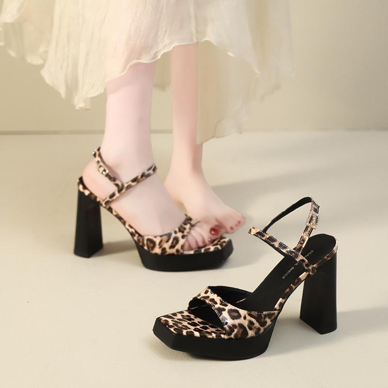 Модные Новые Летние Женские Сексуальные Босоножки на Высоком Каблуке Водонепроницаемая Платформа Популярный в Сети Сказочный Стиль Дамские С Открытым Носком Маленькие Свежие Туфли на Каблуке