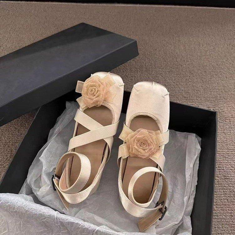 Ретро-цветочные туфли с перекрещивающимися ремешками 2025 года, летние балетки с квадратным носком и небольшим вырезом, новые китайские нежные балетки