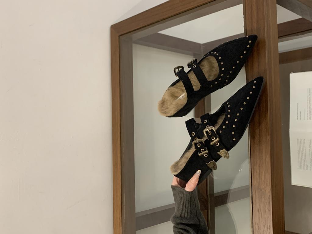 Туфли Мэри Джейн на скрытой платформе женские 2025 осень и зима новые заклепки с острым носком модные шлепанцы