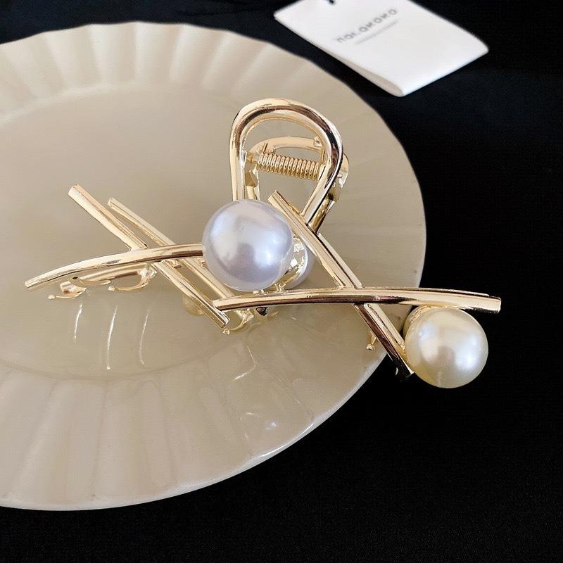 1pc Elegant Pearl Metal Hair Claw Clips Cross Shaped Designs Perfect for Chic Daily Glam Looks Minimalist Hair Accessories