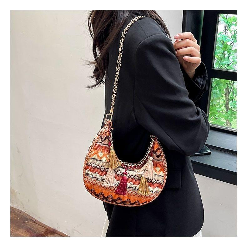 Женская сумка в этническом стиле с кисточками, модная и универсальная сумка через плечо, популярная сумка-полумесяц с цепочкой