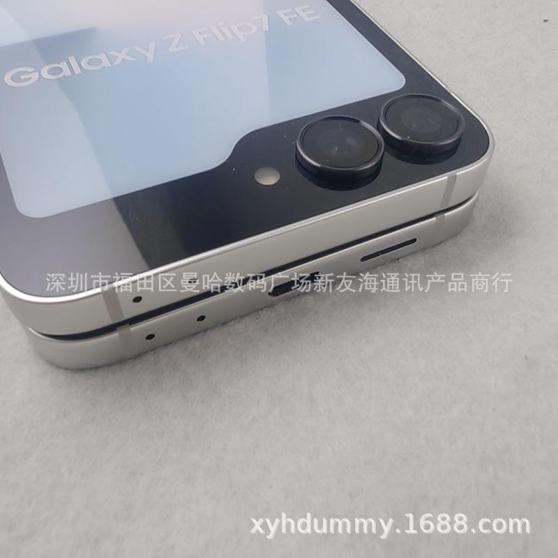 Samsung Galaxy Z Flip7 FE Мобильный Дисплейный Макет - Тест Модельной Машины