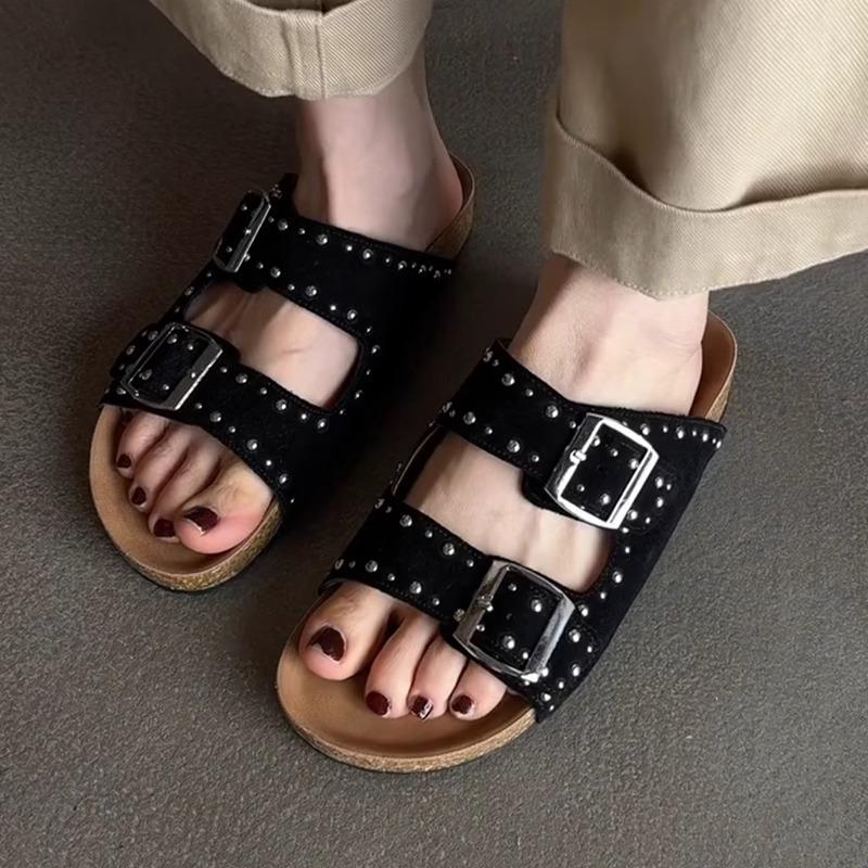 Fashion New Metal Rivets Decorative Slippers Women Fashion Belt Buckle Designer Slippers for Women Summer Flat Sandals Cozy Flip Flops
