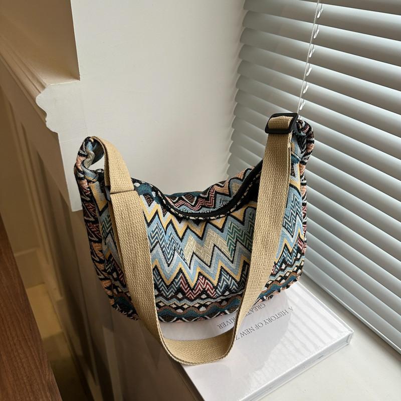 Trendy Street Style Medium Sized Tote Bag With Zipper Closure And Soft Fabric