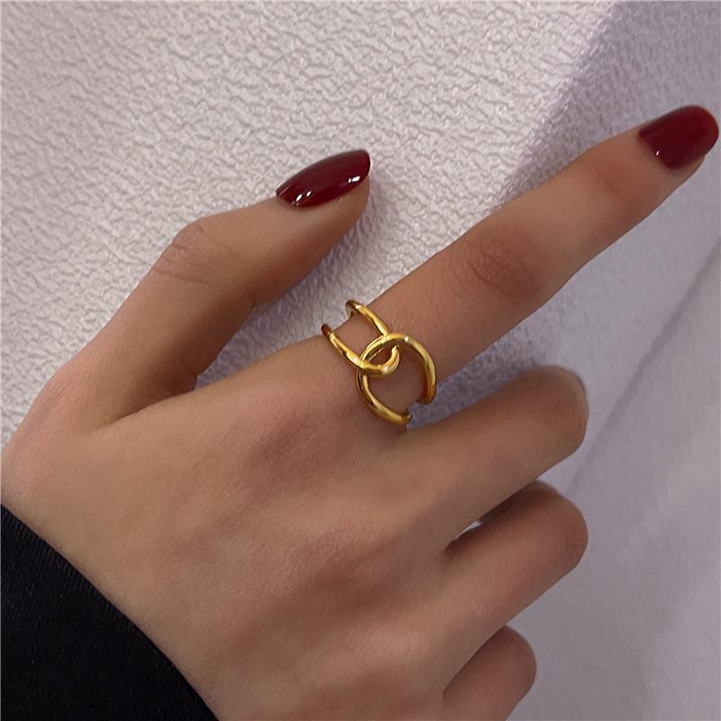 Женское высококачественное металлическое кольцо с мятой текстурой - уникальный дизайн, открытый стиль, легкая роскошь, простой, но элегантный аксессуар для широкого указательного пальца