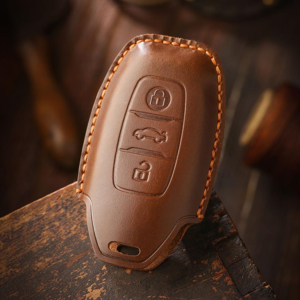 The retro key cover is suitable for Hongqi h5 h7 old car handmade leather key protection case ring.