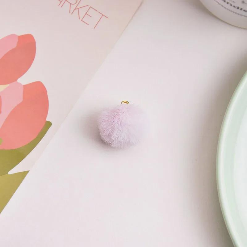 Брелок для ключей в виде разноцветного плюшевого шарика с молочным кулоном, абажуром в виде макарон и вращающейся пряжкой.