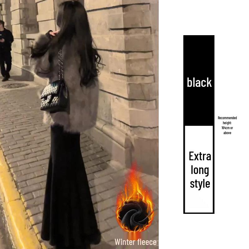 Black High-Waisted Knit A-Line Fishtail Skirt, Hip-Hugging Mid-Length Design for Spring 2025 and Autumn/Winter Women's Fashion.