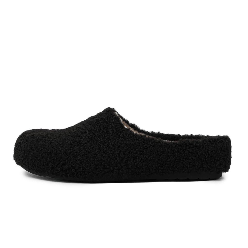 Шерстяная версия головы сумки, ленивые люди педалируют полуволоча пушистые тапочки на одной ноге, женщины носят тепло и с начесом утолщенные хлопковые туфли на плоской подошве в