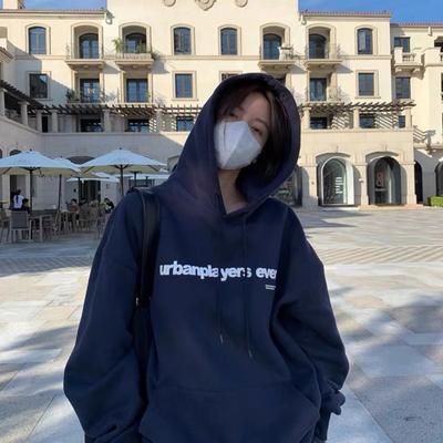 Толстовка с капюшоном с буквенным принтом для женщин, осенне-зимняя утолщенная плюшевая свободная кофта-пуловер с капюшоном, топ