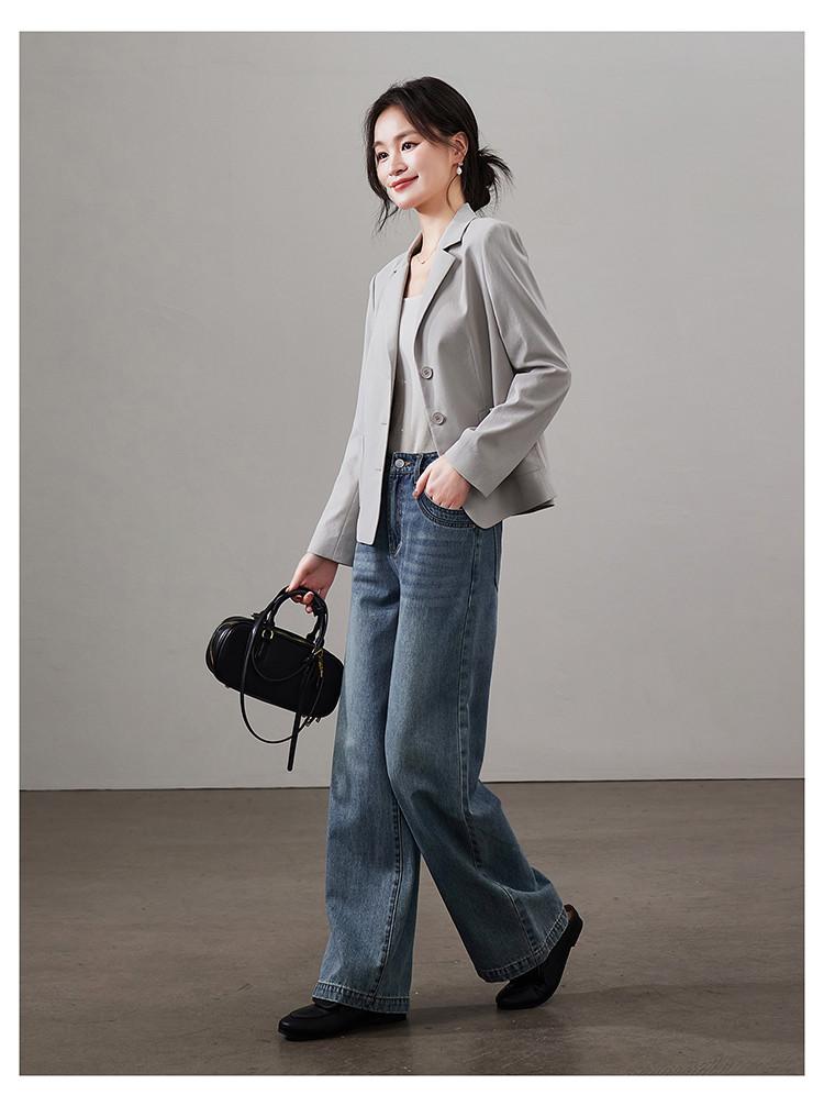 Minimalist Commuting Short Suit Jacket for Women