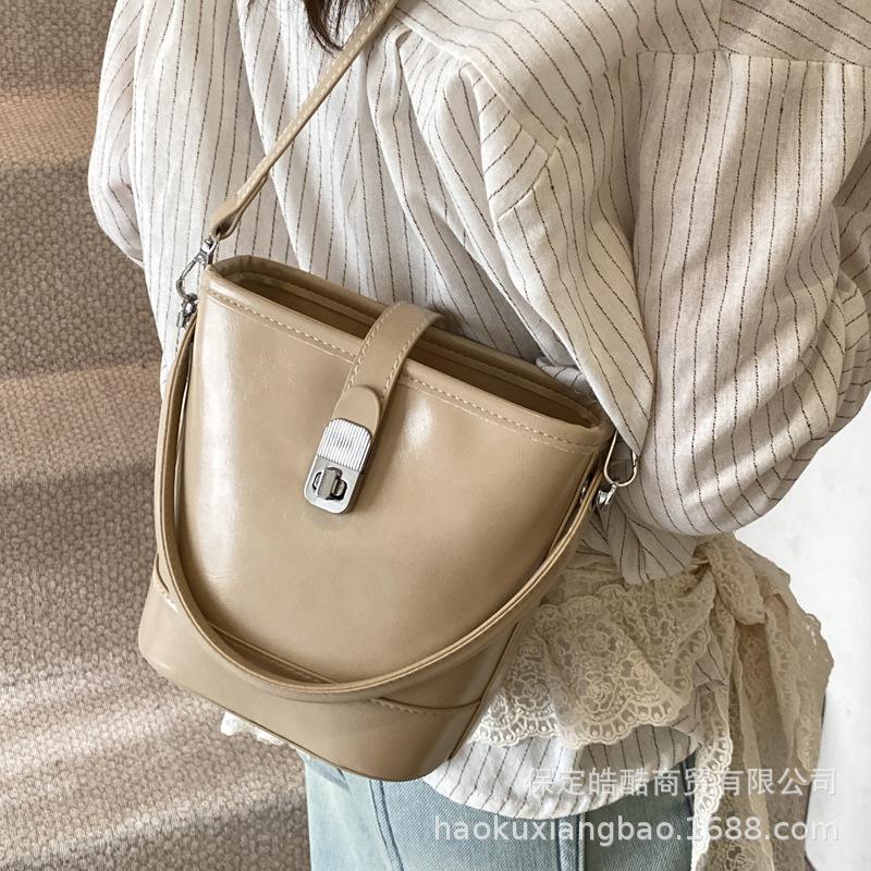 Женская сумка с высоким чувством 2025 новая модная осенне-зимняя нишевая дизайнерская сумка через плечо, сумка-мессенджер, ретро-сумка