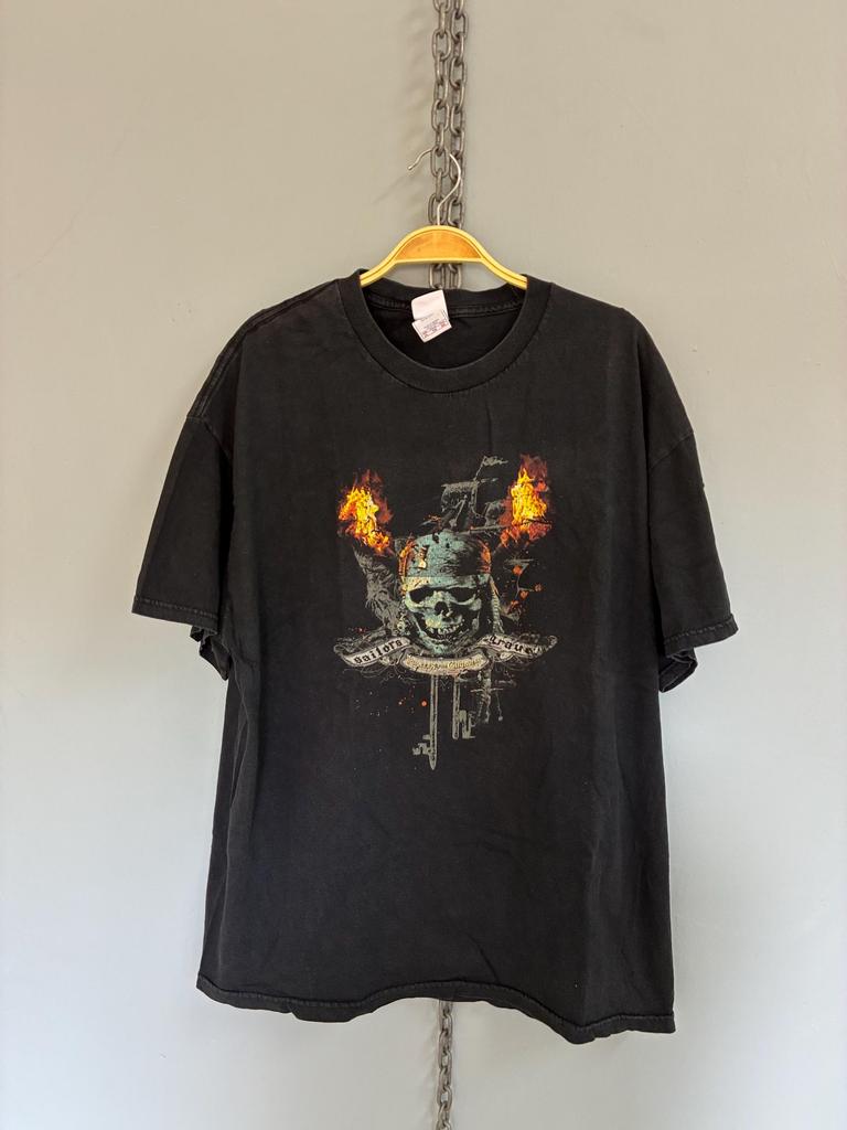 Vintage Y2K Pirates of the Caribbean t shirt