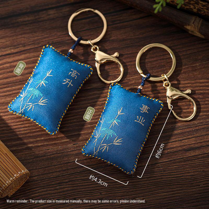 Брелок-саше в китайском стиле «Праздник драконьих лодок»: Подвеска «Мир и благословение»