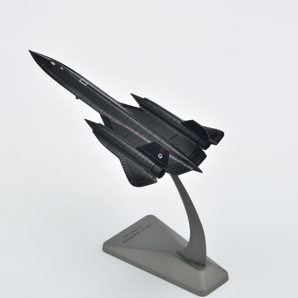 SR71 1/200 Scale Metal Model Airplane (including Base) Scale Model Home Placement, Collection and Decoration Creative Gift