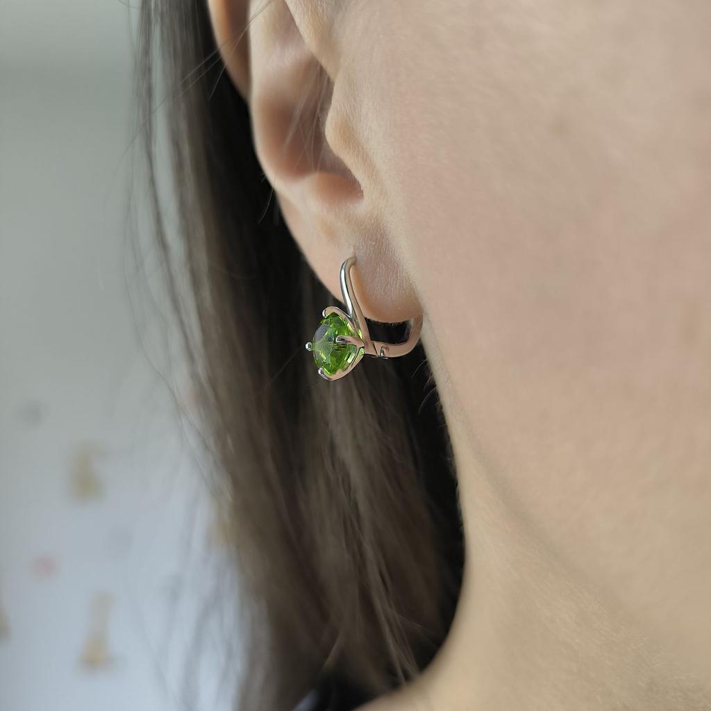 Серебряные серьги с хризолітом (60002318)