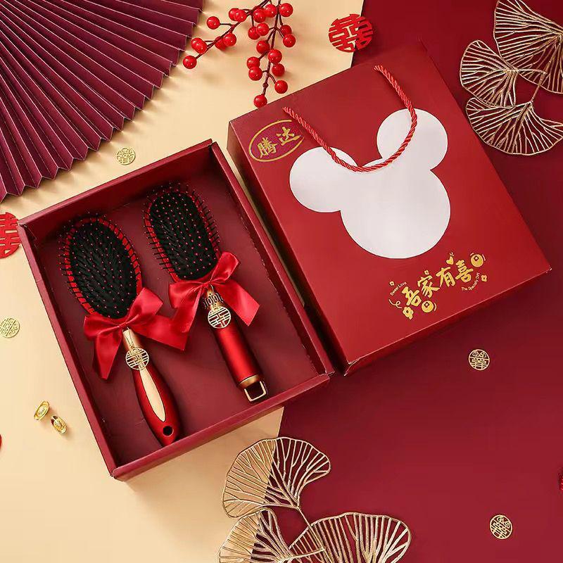 Приданое китайской невесты: Красный набор расчесок с воздушной подушкой - Пушистая воздушная подушка, Одна пара с подарочной коробкой для свадеб