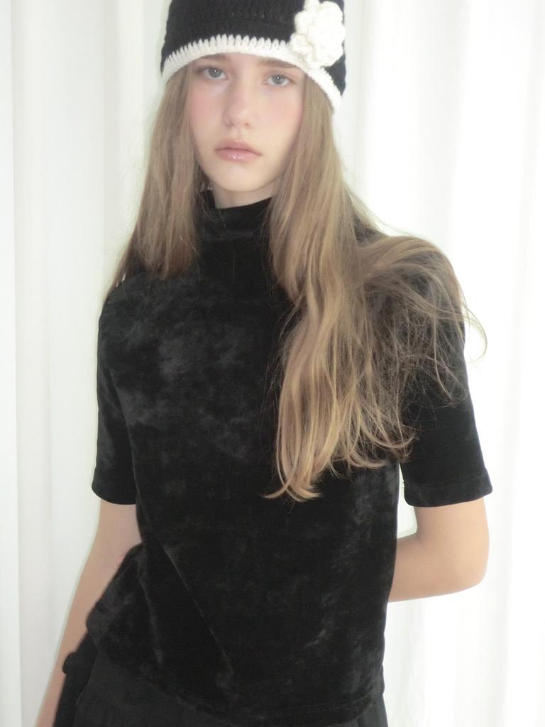 SO IR Velvet Half Neck T-Shirt - Black
