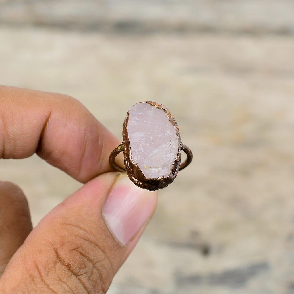 Грубое кольцо из розового кварца, медное кольцо, изготовленное гальваническим методом, оригинальные ювелирные изделия из драгоценных камней, регулируемое кольцо, кольцо ручной работы, подарок для мамы, ювелирные изделия, изготовленные гальваническим методом