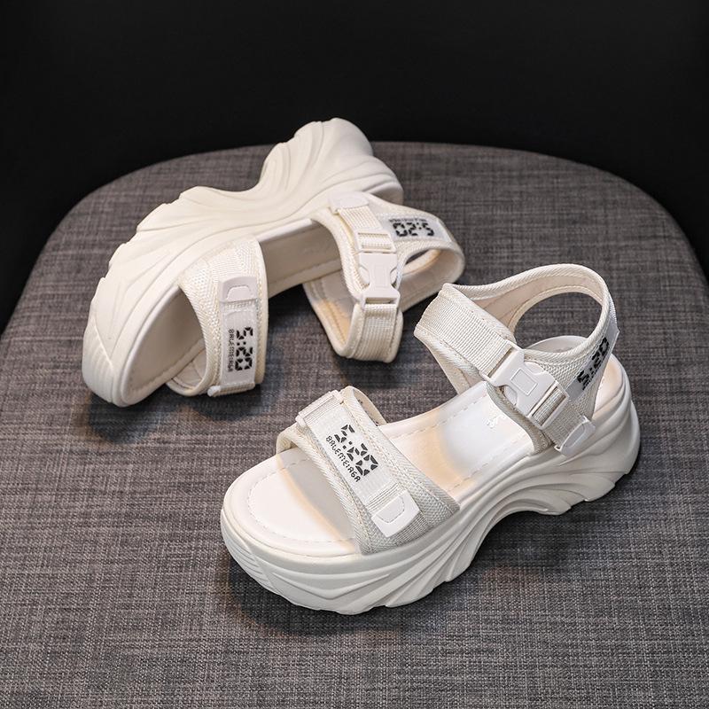 Повседневные спортивные сандалии женские на платформе Muffin 2024 новые летние туфли с небольшим увеличением высоты повседневные туфли для папы для путешествий