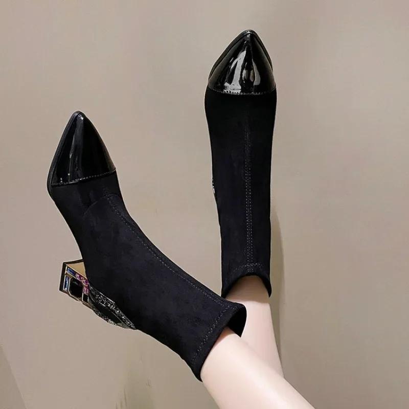 Осенне-зимние модные ботинки Cyber ​​Red в новом стиле, женские универсальные телесные ботинки на грубом каблуке с ромбовидной заплаткой