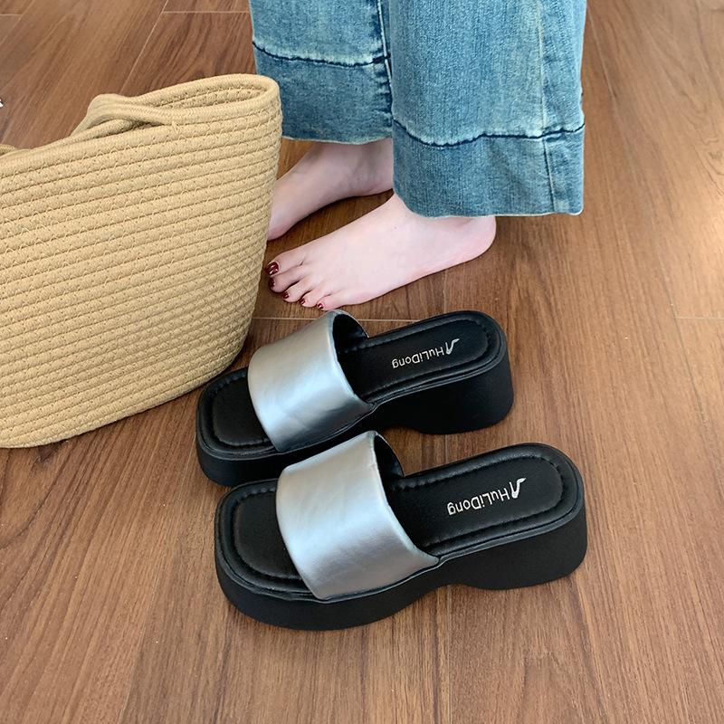 Muffin thick-soled small one-word slippers women's shoes wear 2025 new summer silver sandals