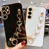 Для Samsung Galaxy S24 Plus Ultra S23 FE S22 S21 5g Luxury Plating Love Heart Bracelet Chain Case On S24Ultra S 24 S23Plus Cover