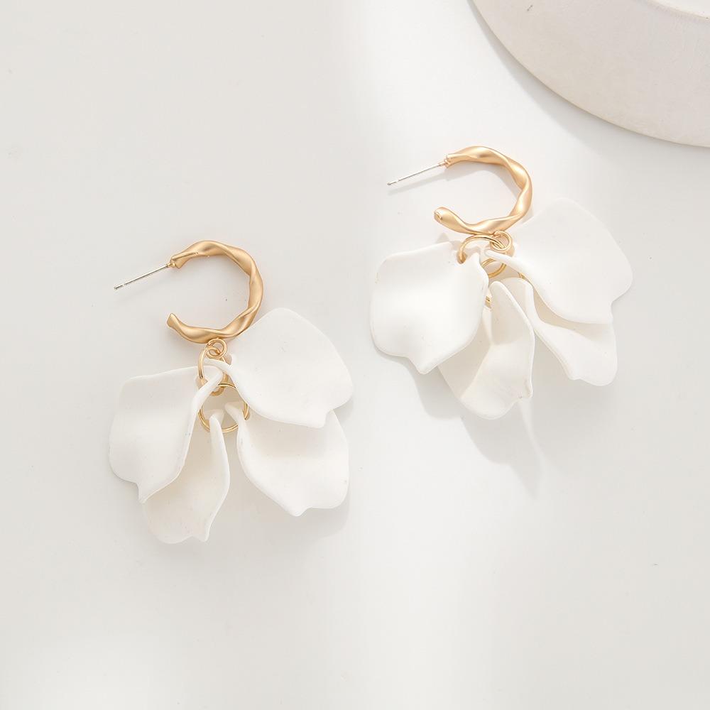 Модные серьги-лепестки с кисточками для женщин