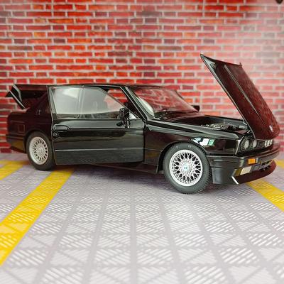 1:24 BMW M3 E30 1988 литой суперкар модель автомобиля украшение, двери открываются, детская регенеративная игрушечная машинка подарок