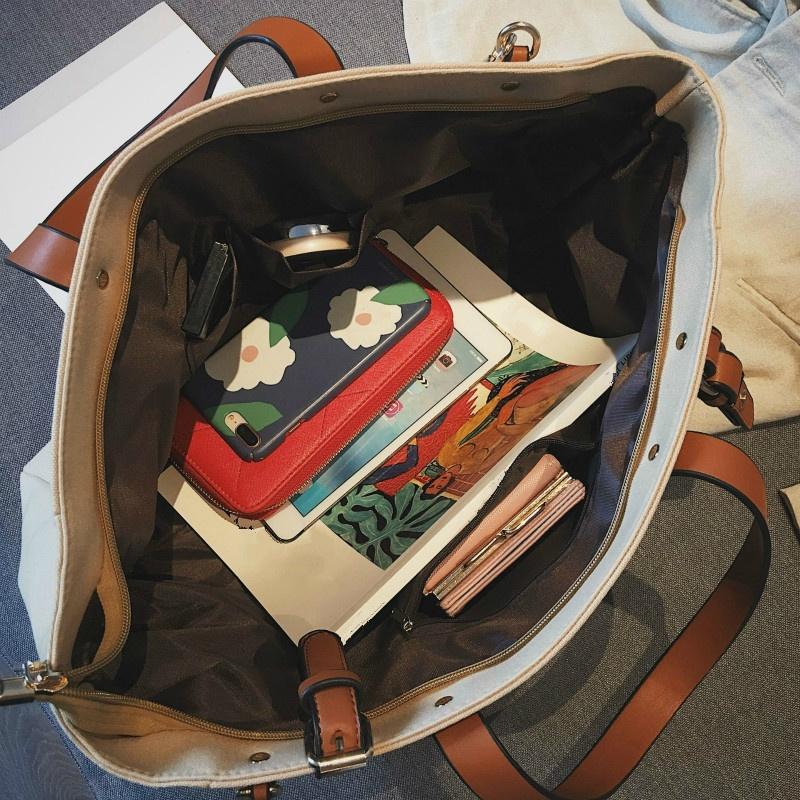 Большая женская сумка с письменным принтом