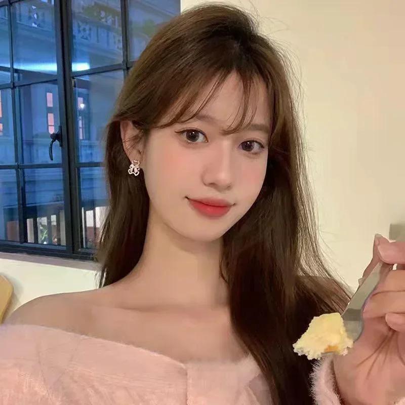 Серьги в форме плюшевого мишки с полыми бриллиантами, универсальные и многофункциональные серьги в форме банта, новый тренд 2024 года, серьги-иглы из серебра 925 пробы