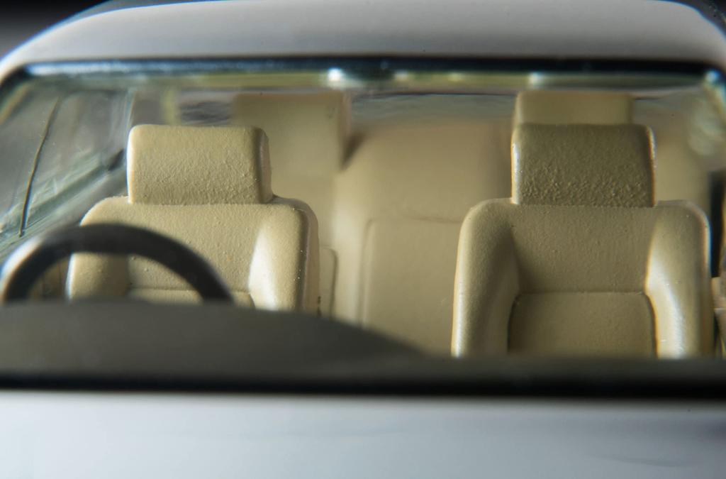 Tomica Limited Vintage Neo Japanese Car Era 17 Nissan Cedric Cima Type II Limited Kazue Ito Specification White Finished Product 321415 1/64 LV-N