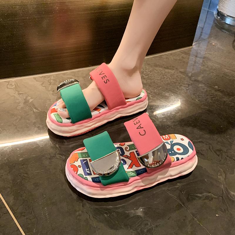 Fashion Platform Sandals and Slippers for Women To Wear In Summer 2025 New Internet Celebrity Cute Graffiti Beach Sandals Flip-flops