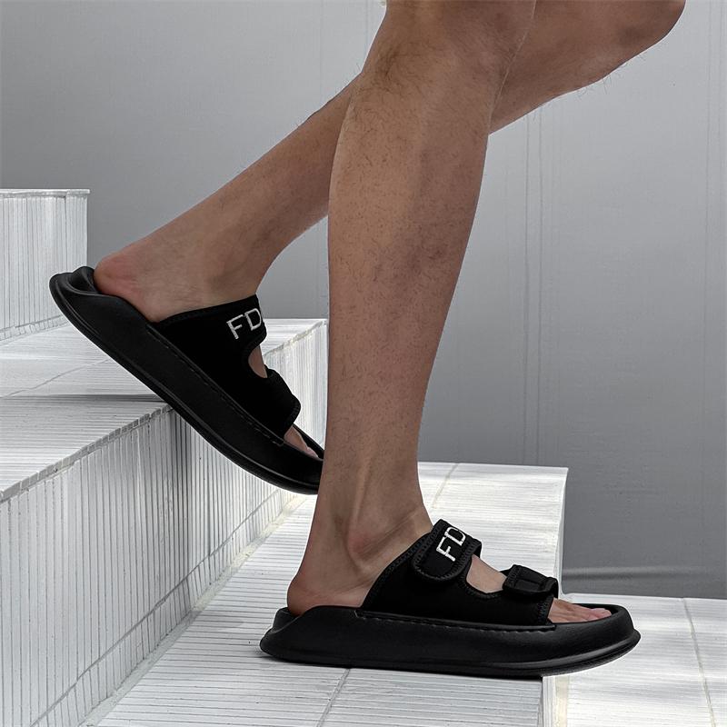 Модные универсальные сандалии для дома и улицы для мужчин 2025 Новые мужские шлепанцы из ПУ кожи Мужская обувь слипоны Нескользящая удобная домашняя обувь