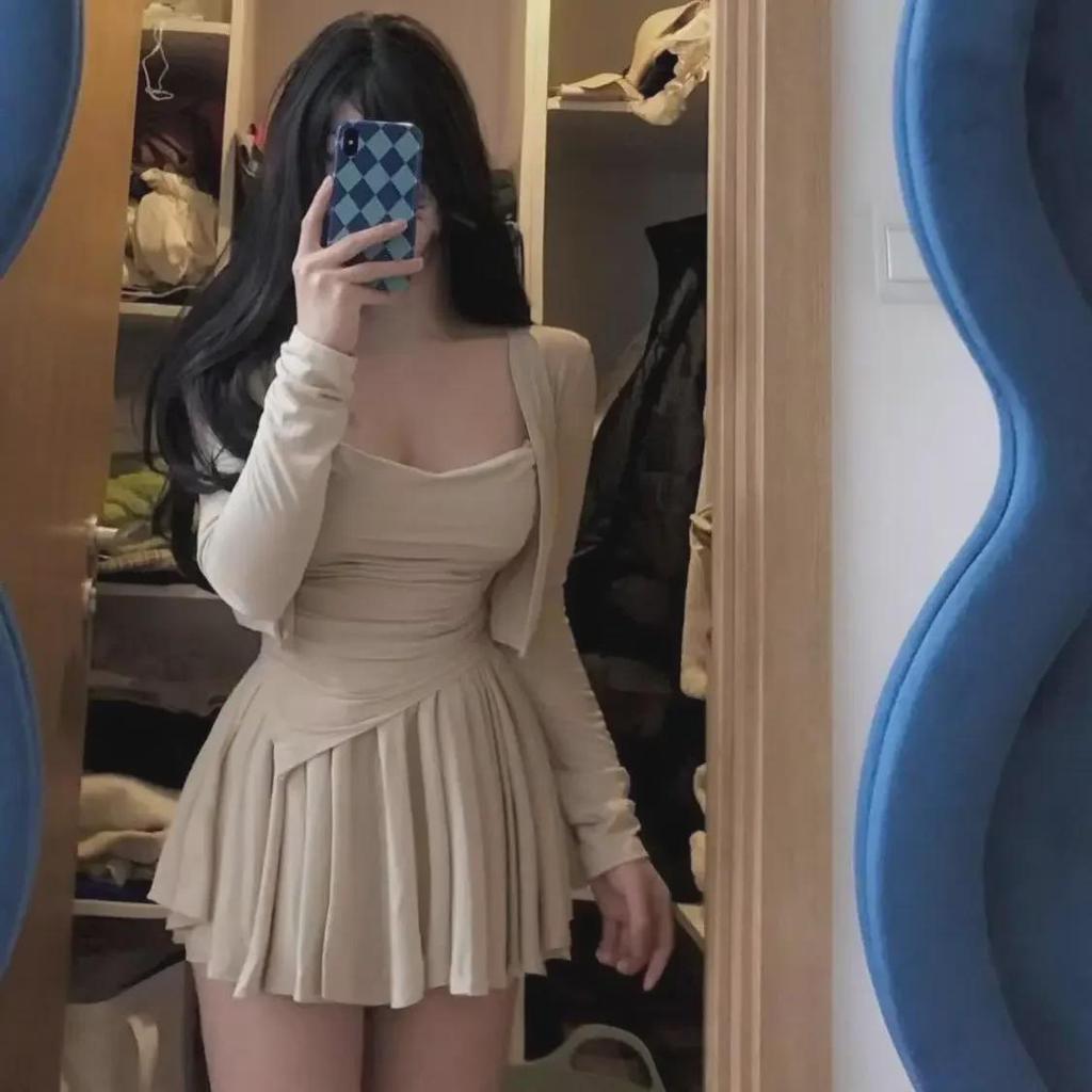 Женский комплект из трех предметов весна-осень: Нестандартная майка, кардиган и короткая юбка для создания стройного, шикарного образа