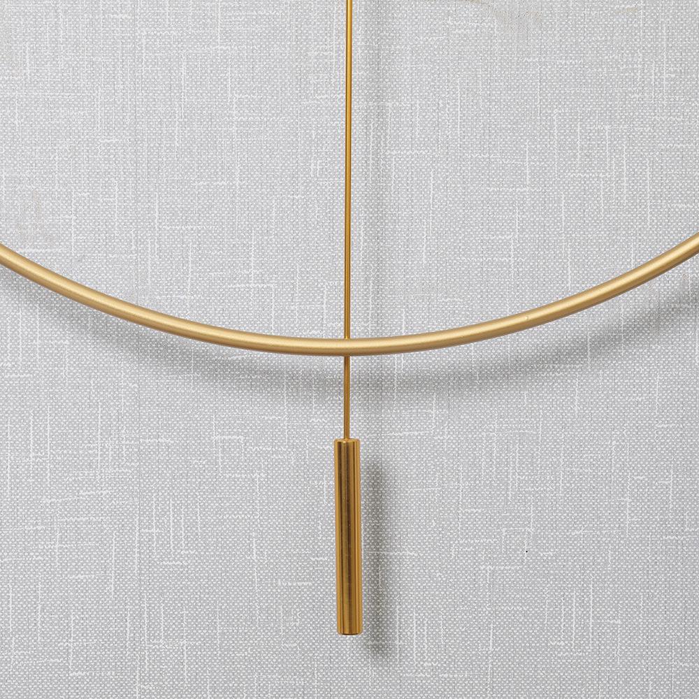 Испанский свет Роскошные простые настенные часы: Креативный дизайн железного кольца с модной функцией качания для домашнего декора.