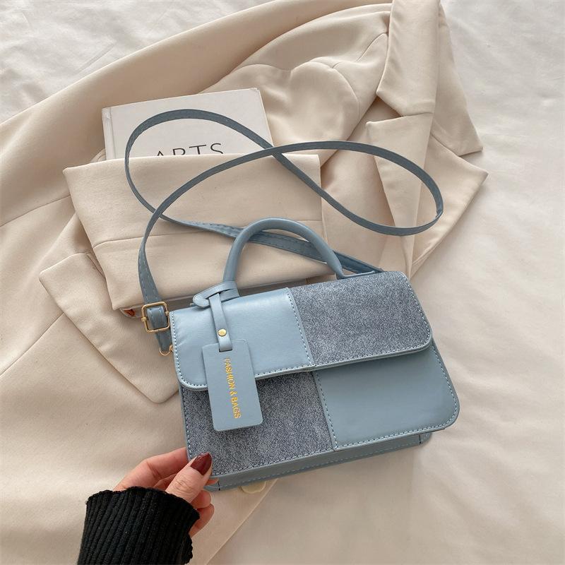 Small Handbag with Niche Design for Women, Winter New Fashionable Commuting Small Square Bag with High Aesthetic Sense, Shoulder Bag