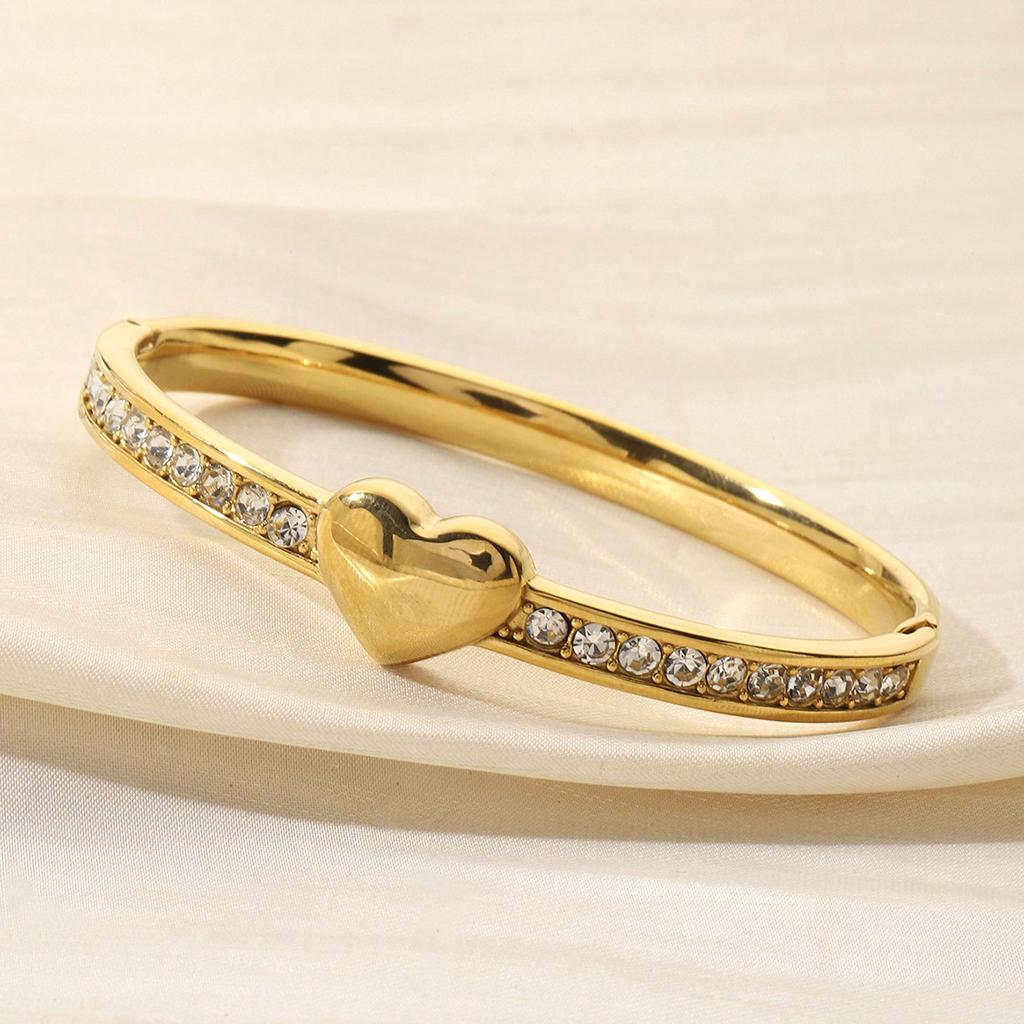 European and American Titanium Steel Bracelet Open Bracelet Heart Shaped Hand