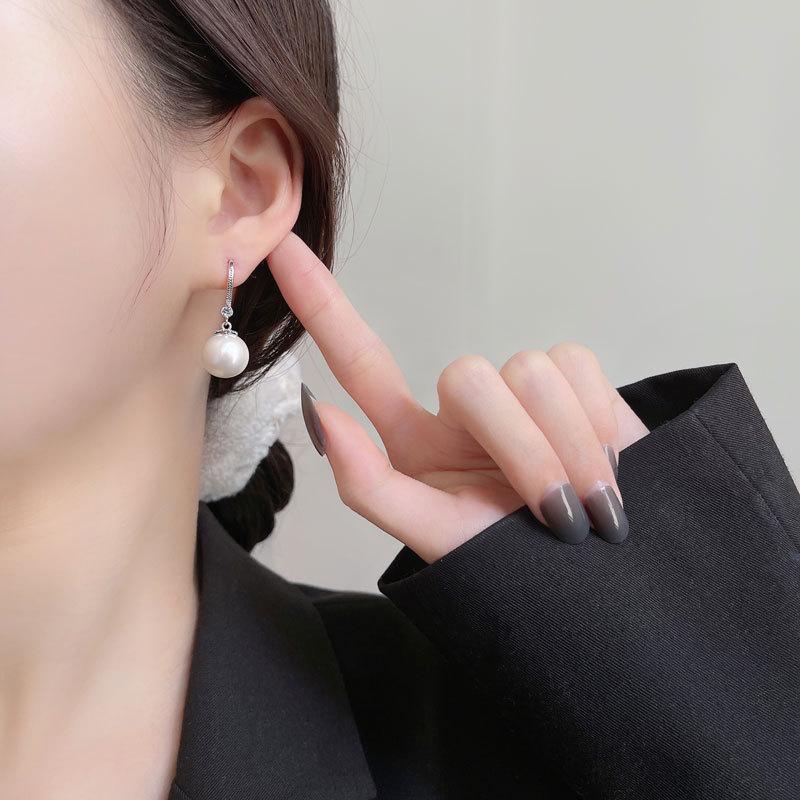 Pearl Earrings Elegant French Retro Earrings Suitable for New Year's Earrings for Women