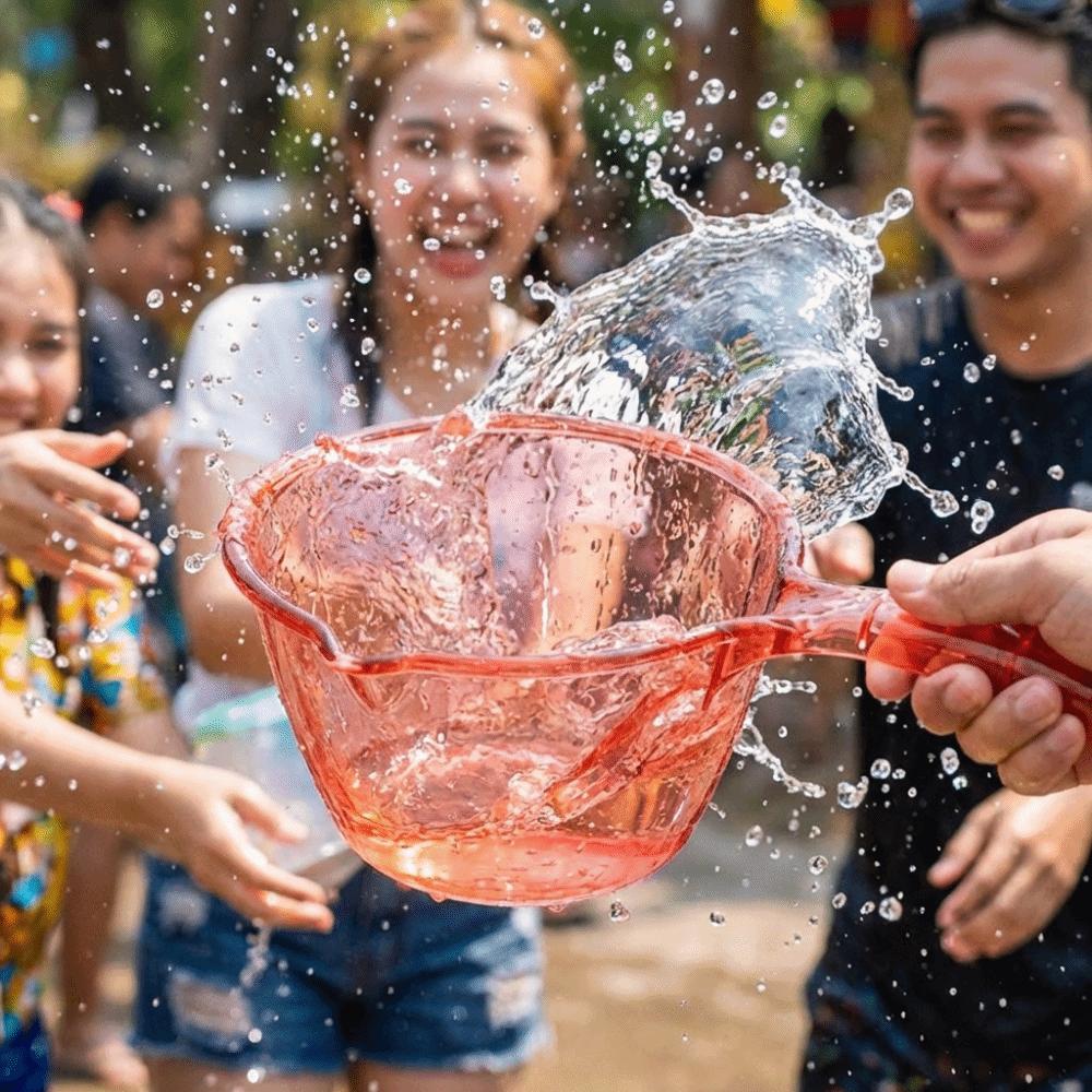 Large Capacity Water Ladle Plastic Bath Water Spoon Practical Water Dipper Outdoor