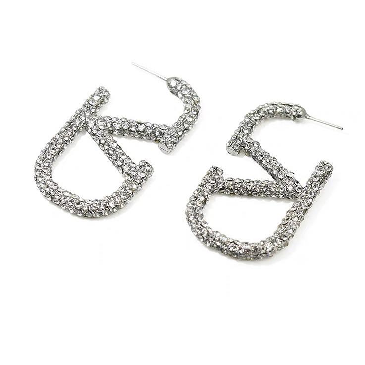 Роскошные серьги с бриллиантами в форме буквы V: Модный, стильный и милый индивидуальный дизайн