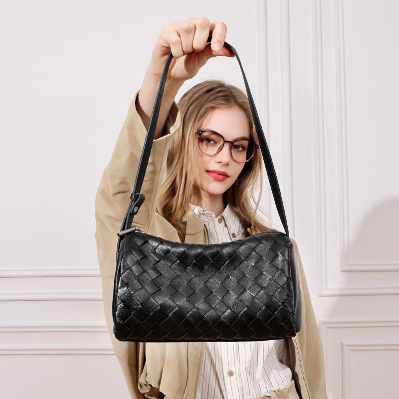 Genuine sheepskin women's bag, niche handmade woven bag, simple and versatile handbag, pillow bag, commuter shoulder bag, crossbody bag